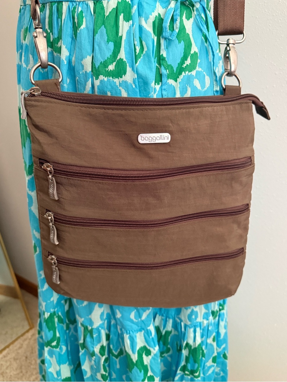 Baggallini Multi Pocket Crossbody Travel Bag Brown Nylon Organizer Purse - Picture 4 of 8